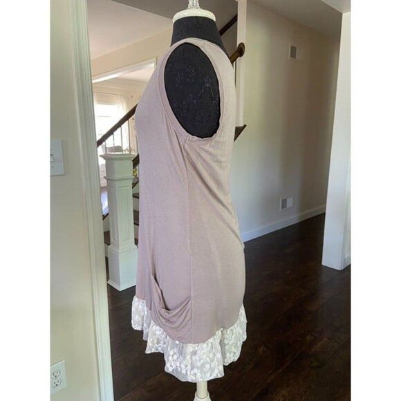 Logo XS tank with lace on bottom - Picture 3 of 4